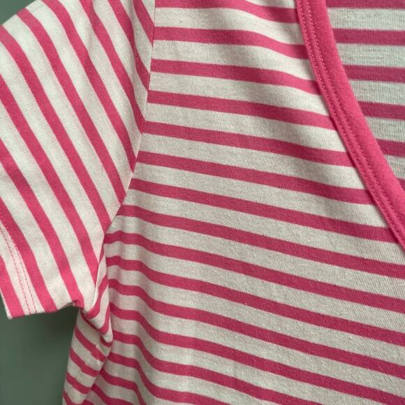 Torrid Classic Fit Striped Womens Tee V-Neck Size 0 Pink Short Sleeve T Shirt - Picture 3 of 3